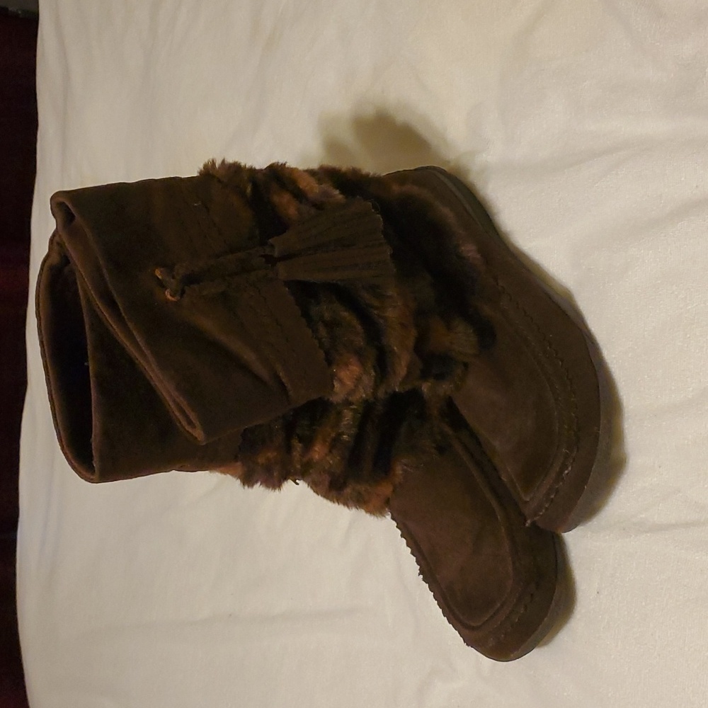 Splash mid calf suede and fur boots. Size 9 ladies. Dark brown.